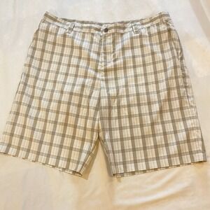 Adidas Shorts Mens 42 Tan Beige Plaid Plaid 10"‎ Inseam Golf Flat Front Bermuda